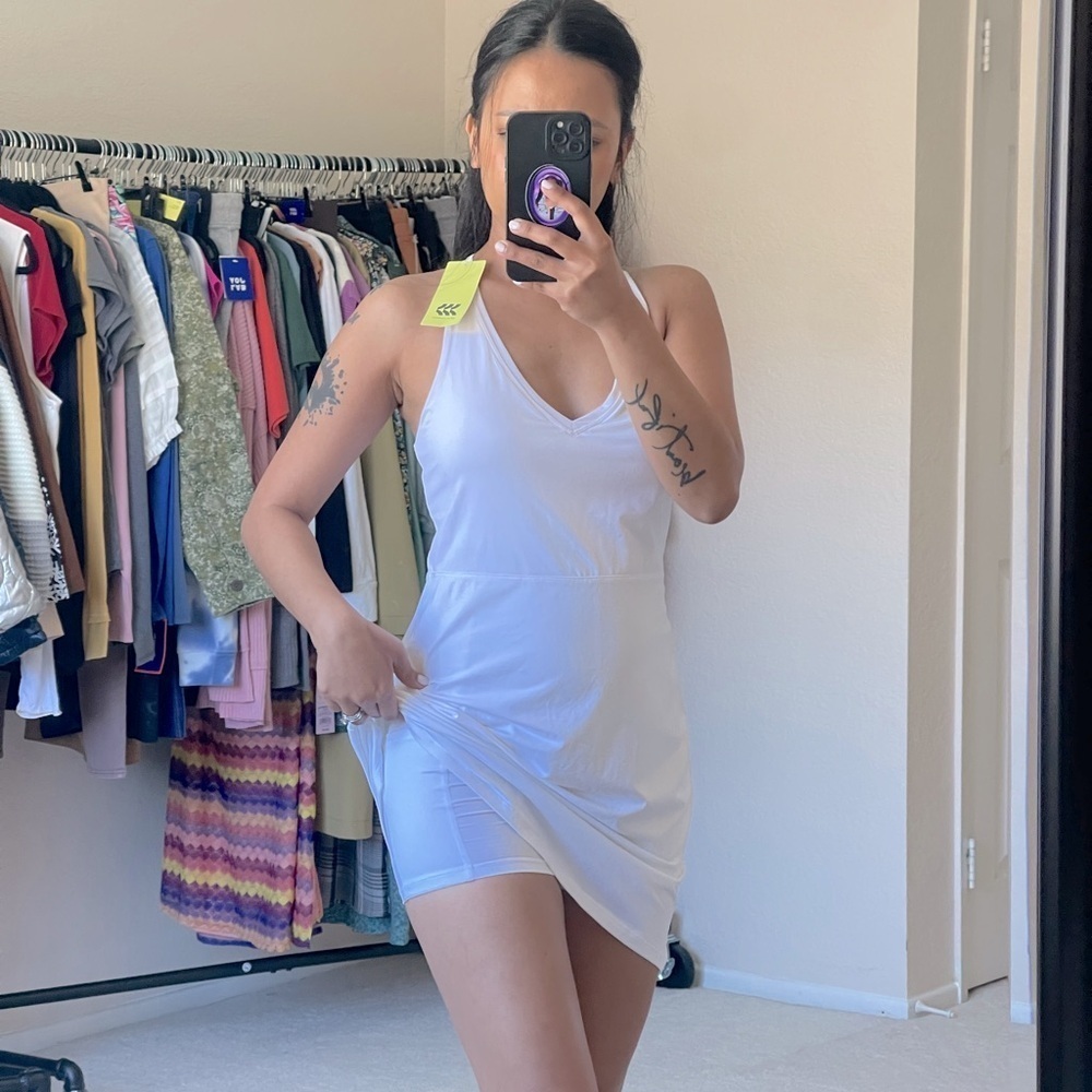 BIN#20 - XS White Tennis Dress w/ Built-In Shorts w/ Pockets - Picture 3 of 6